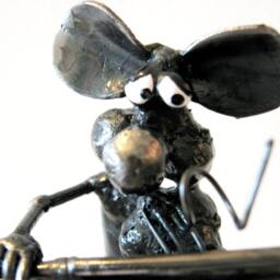 Violinist Mouse Sculpture Made From Recycled Steel - thumbnail 4