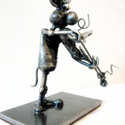 Violinist Mouse Sculpture Made From Recycled Steel - thumbnail 2