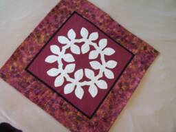 Hawaiian Quilted Wall Hanging, Maile Leaf Applique, Kauai Batik Border Handmade - thumbnail 1