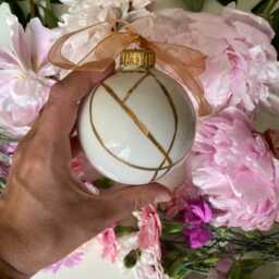 Kintsugi Ornament, White Ceramic Bauble Plated With Gold - thumbnail 4