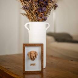 Graceful Vizsla Bust Handmade Resin Sculpture For Dog Lovers - thumbnail 3