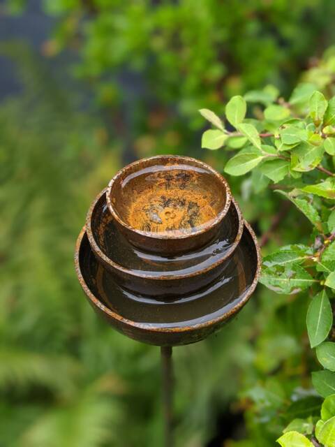 Medium Rusty Metal Rain Catcher Fountain - 1M Garden Water Feature & Bird Bath - image 1