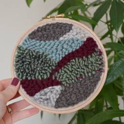 Punch Needle Embroidery Hoop, Abstract Embroidery, Rug Hooking, Modern Hoop Art, Wall Hanging, Fibre Art - thumbnail 3