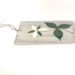 Trillium Flower Ceramic Wall Art. Trivet - thumbnail 4