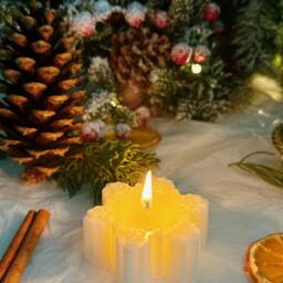 Hygge Christmas Gift Box Snowflake Candle Set, Scandinavian Decor - thumbnail 4
