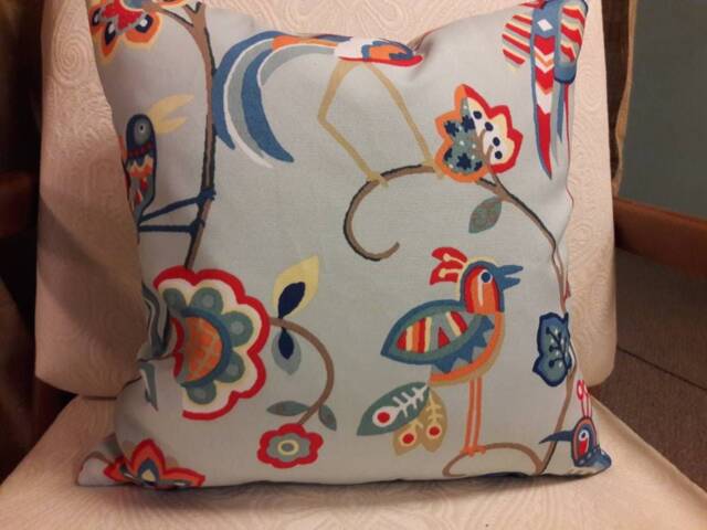 Featherheads Indoor/Outdoor Bright Tropical Birds Pillow Cover - image 1