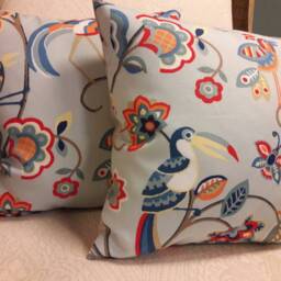 Featherheads Indoor/Outdoor Bright Tropical Birds Pillow Cover - thumbnail 4