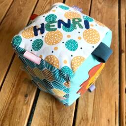 Baby Manipulation Toy, Grasping Cube, Fabric Different Textures & Materials - thumbnail 3
