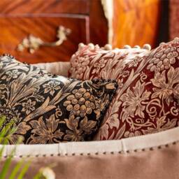 William Morris Cushion Cover Sunflower Velvet - thumbnail 3