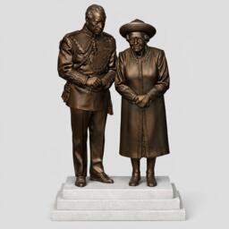 Platinum Jubilee Queen Elizabeth Ii & Prince Charles Figurine - 25cm - thumbnail 1