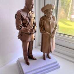 Platinum Jubilee Queen Elizabeth Ii & Prince Charles Figurine - 25cm - thumbnail 4