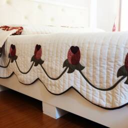 Flower Basket in The Window Quilt, Custom Made To Order Floral Quilt Bedspread, Hand Appliqued Queen Cal King Farmhouse Bedroom Ideas - thumbnail 4