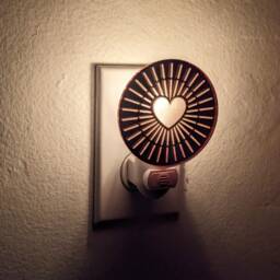 Heart Rays Rose Gold Mirrored Acrylic Night Light - thumbnail 3