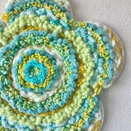Blue Daisy 19-Inch Flower-Shaped Woven Wall Hanging - thumbnail 3