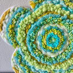 Blue Daisy 19-Inch Flower-Shaped Woven Wall Hanging - thumbnail 2
