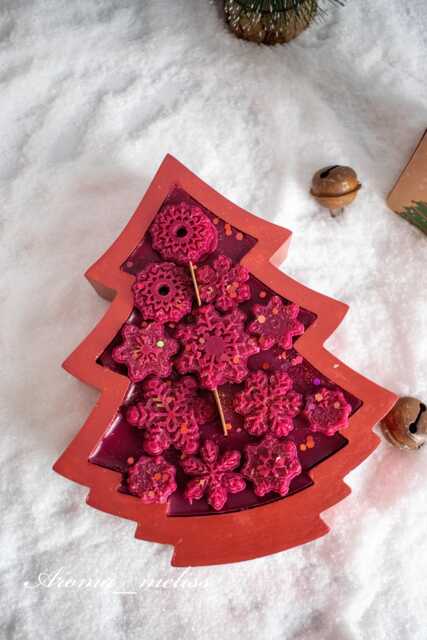 Handmade Stonecast Christmas Tree Candle Eco-Friendly Soy Wax Decor - image 1