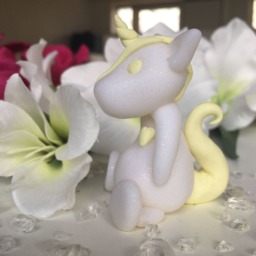 White Glitter Unicorn With Vanilla Details - thumbnail 3