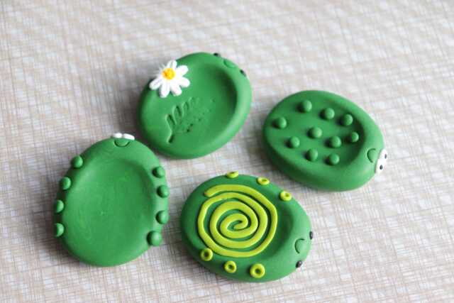 Green Polymer Clay Worry Stone With Anxiety Relief Fidget Buddy - image 1