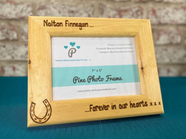 Horse Memorial Personalised Wooden Photo Frame - Horseshoe Always in Our Hearts Engraved With Any Message 7x5 - image 1