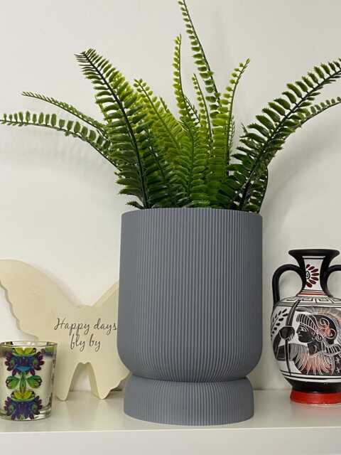 Planter Pot With Twist-Lock Drainage Large - image 1