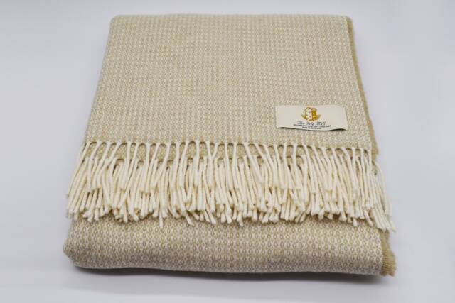 Pure Merino Lambs Wool Beige & Cream Extra Large Blanket/Throw/Made in Scotland/Uk/ - image 1