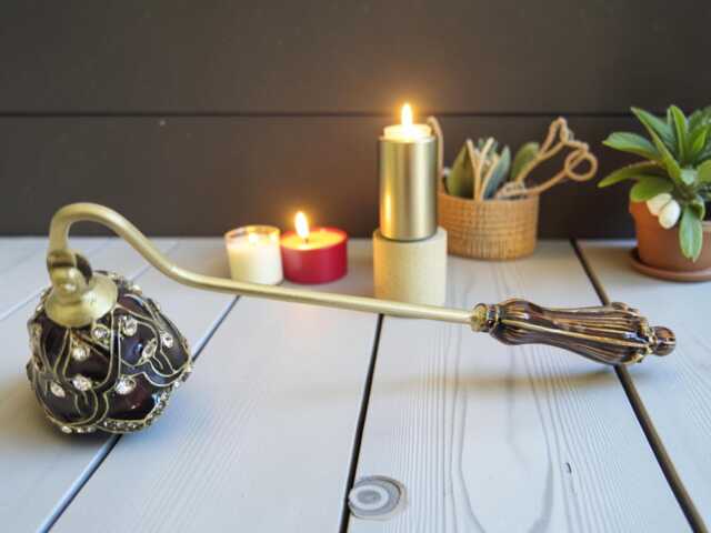 Elegant Metal Candle Snuffer - Flower Designs, 16cm - image 1