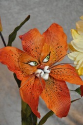 Alice in Wonderland - NonTalking Flowers Orange Tiger Lily 1st Edition Sutherland - thumbnail 2