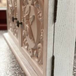 Elegant Wooden Key Cabinet With Angel Carvings - Keep Your Space Organized in Style - thumbnail 4