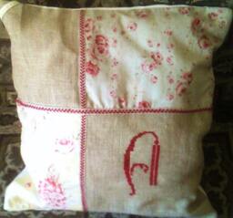 Quilted Cover Pillow Case Sq . French Country Style , Cushion Quilted With Linen & Red Prints Deco - thumbnail 1