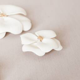 9 Porcelain & Gold Pompon Flowers For Wall Decoration - thumbnail 3