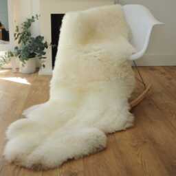 "100% British Rare Breed Double Sheepskin Rug in Undyed ""Buttermilk Cloud" - thumbnail 4