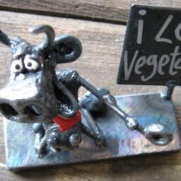 Vegetarian Cow Sculpture Made From Recycled Steel - thumbnail 3