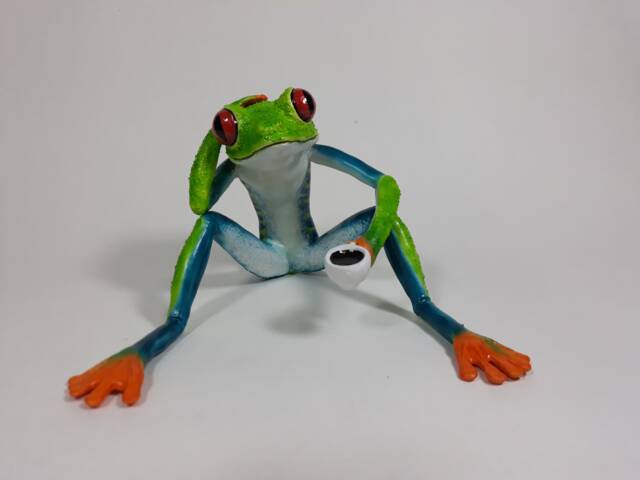 Red-Eyed Tree Frog Figurine - image 1