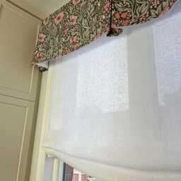 Floral Pleated Valance - Handmade Arts & Crafts Window Covering - thumbnail 2