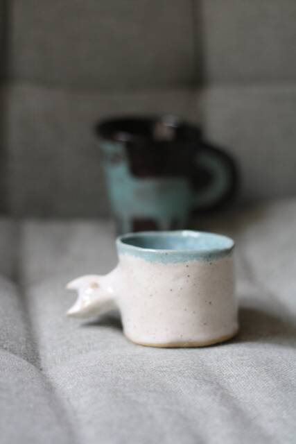 Handgemachte Keramik Tasse Mit Katze Als Griff - Espresso Kunsthandwerk Katzenliebhaber Geschenk - image 1