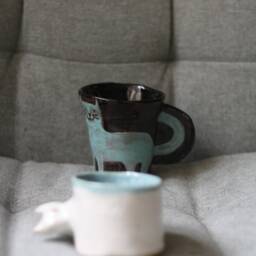 Handgemachte Keramik Tasse Mit Katze Als Griff - Espresso Kunsthandwerk Katzenliebhaber Geschenk - thumbnail 2