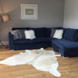 "Large Cream Cowhide Rug, Natural Brazilian Hide - 6'11"" X 7'3" - thumbnail 2