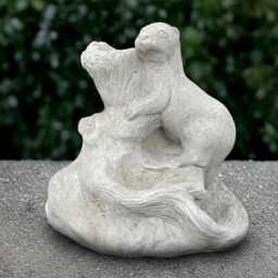 Otter Family Garden Statue Concrete River Otter Sculpture Wildlife Animal Figurine Outdoor Nature Decoration Garden & Home Ornament Gift - thumbnail 2