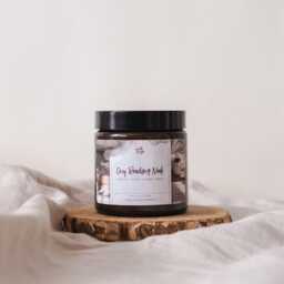 Cozy Reading Nook Candle, Cinnamon Clove Vanilla Scent, Soy Wax Candle - thumbnail 3