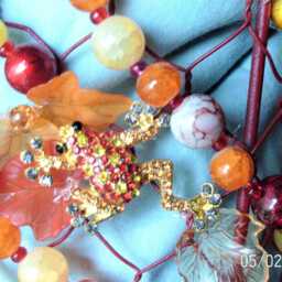 Beaded Wire Basket With Glittering Frog Suncatcher, Adjustable Plant Hanger - thumbnail 2