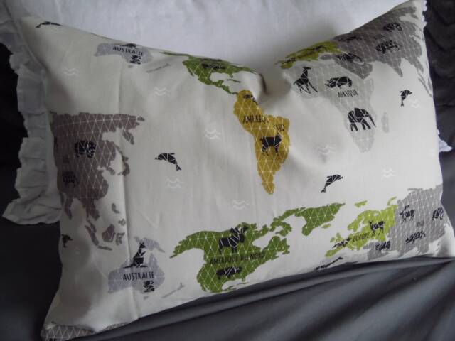 Enfant Planisphere.nursery Decor.kids Bedroom Decor.toss Pillow.accent Pillow.throw Pillow.cushion.decor Accent Cover.animals.map.countries - image 1