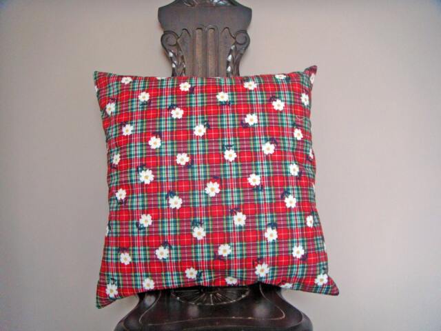 Red Green Pillow Cover Throw Cushion, 18x18 Tartan Daisy Design - image 1