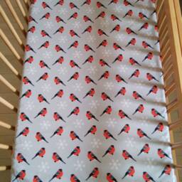 Christmas Bullfinch Crib Sheet, Gray Cotton Bird Bedding - thumbnail 4