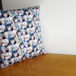 Small Golden Girls Illustrated & Handmade Cushion - thumbnail 2