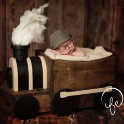 Wooden Train Photography Prop - thumbnail 2