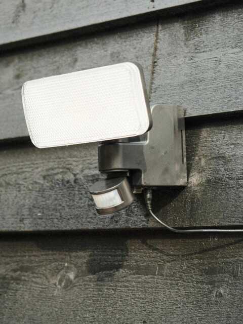 Solar Security Wall Mounted Light Garden Home Driveway Doorway Garage - image 1