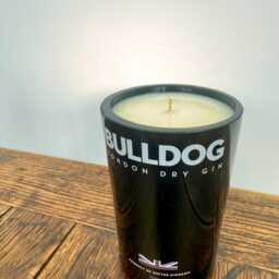 Bulldog Gin Bottle Candle - Lemongrass & Ginger Scented Soy Wax 90 Hours Black - thumbnail 3