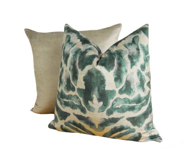 Voyage Decoration - Nikko Emerald Majestic Painterly Damask Velvet Cushion Cover Handmade Throw Pillow Designer Home Decor - image 1