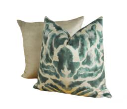 Voyage Decoration - Nikko Emerald Majestic Painterly Damask Velvet Cushion Cover Handmade Throw Pillow Designer Home Decor - thumbnail 1