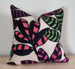 Designers Guild Tanjore Berry & Omega Velvet Cushion Cover 45x45cm - thumbnail 1